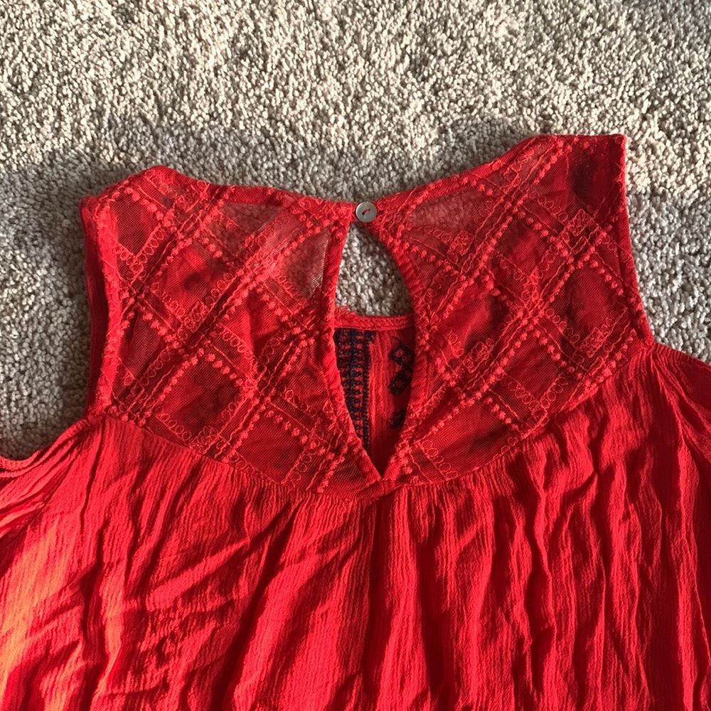 Red top - Picture 4 of 4